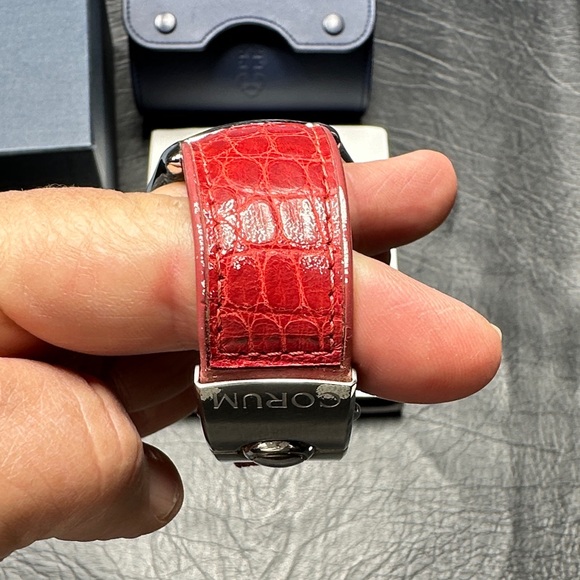 Red Watch with Blue Case - Picture 6 of 7